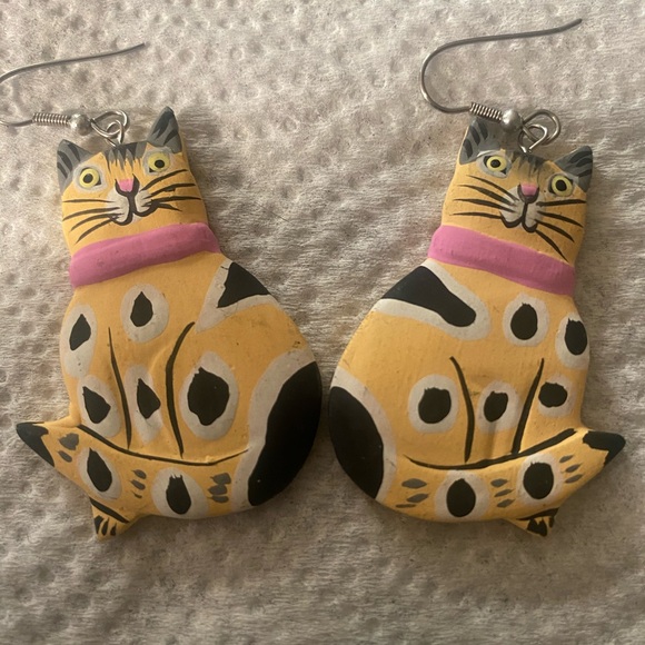 Vintage Dangling Cat Hand Painted Wooden Cat Earrings - Yellow Gold and Black - Picture 11 of 11